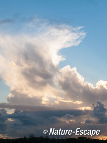Wolken, boven de Wijkermeerpolder, 2 051112