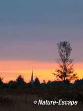 Kerktoren, opkomende zon, vanuit de Groote Peel 1 131012