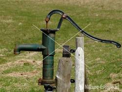 Handwaterpomp bij Kruisberg NHD Heemskerk